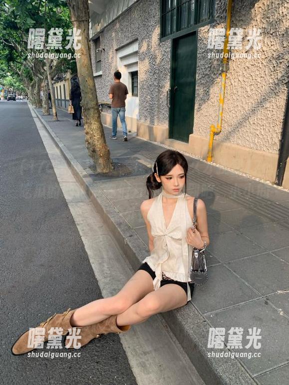 啧啧，找了那么久才找到17c吃瓜的地址，你们万万没想到吧，小小的意外惊喜！