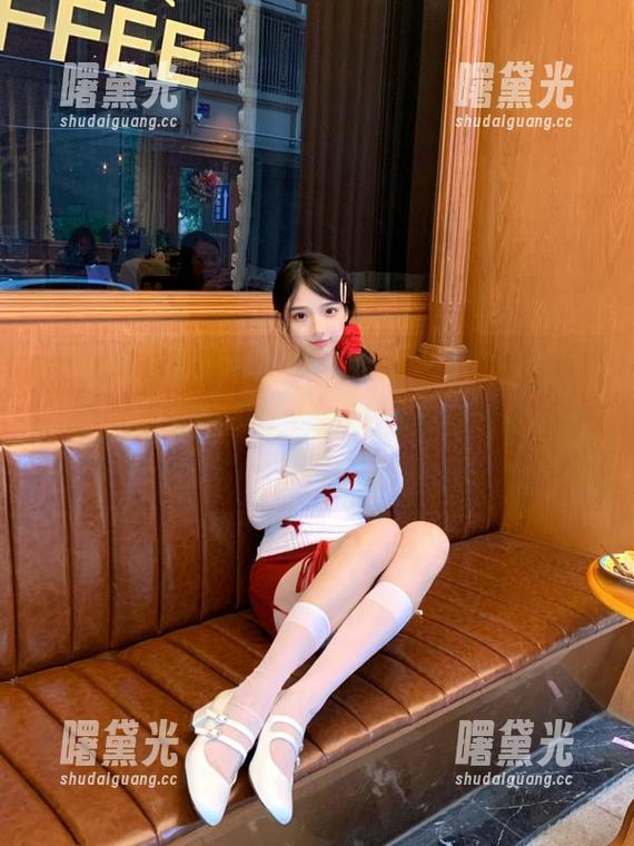 下载“51吃瓜网”，在线享受美味的八卦瓜派对，让孤独的时光更五彩斑斓！