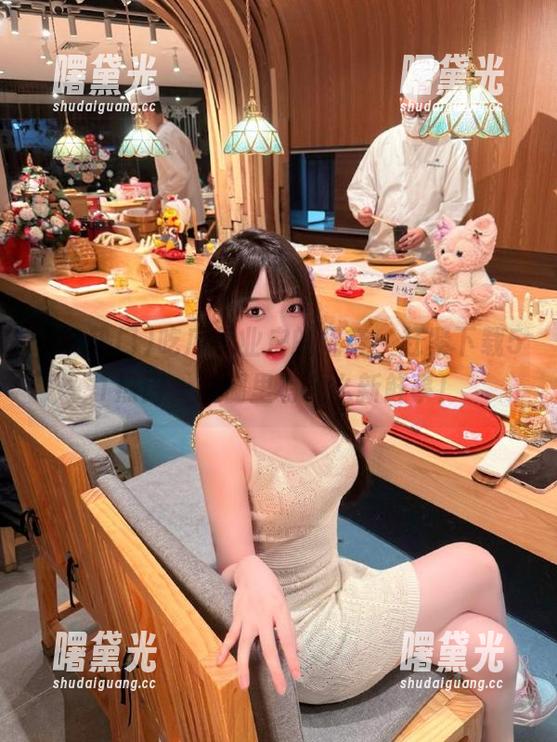 吃瓜专业户的福音，赶紧下载51热门，瓜棚里有什么新鲜事！