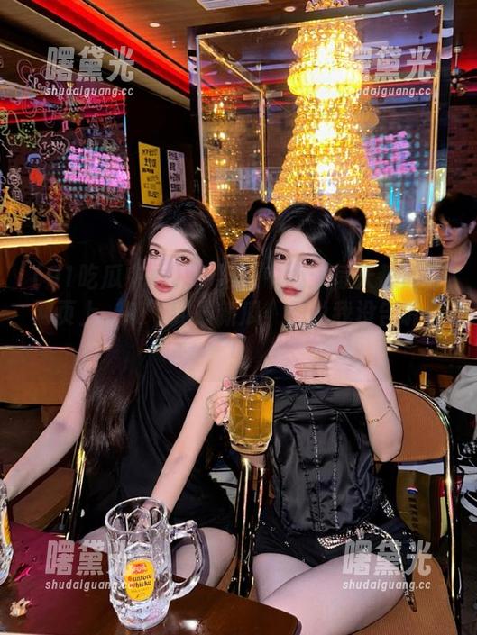 91吃瓜中心 91吃瓜中心:每天都能在网页上‘咬’到最新瓜,别说我没告诉你!