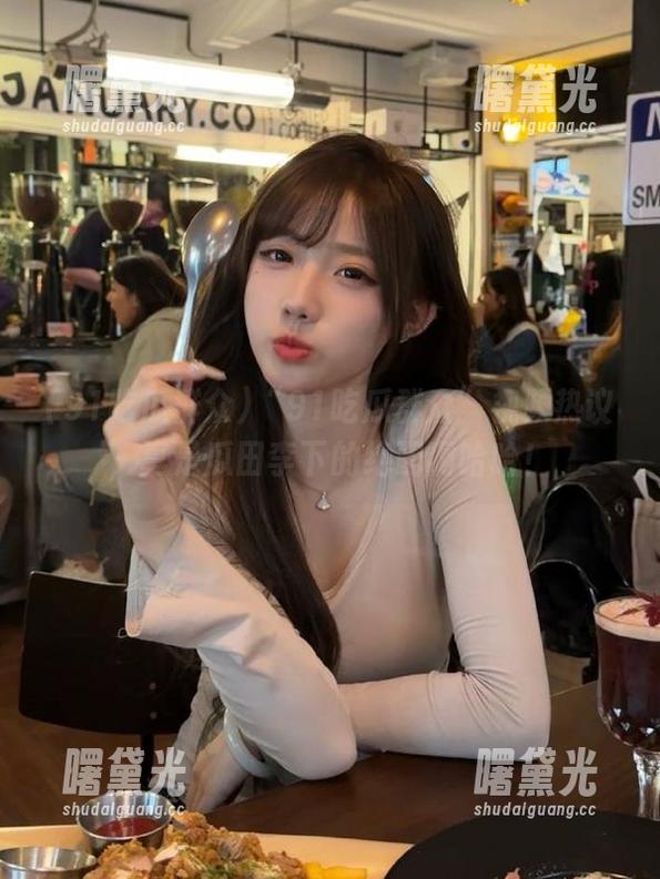 91吃瓜群众 “91吃瓜群众”视频热议,真是瓜田李下的绝配啊哈哈!