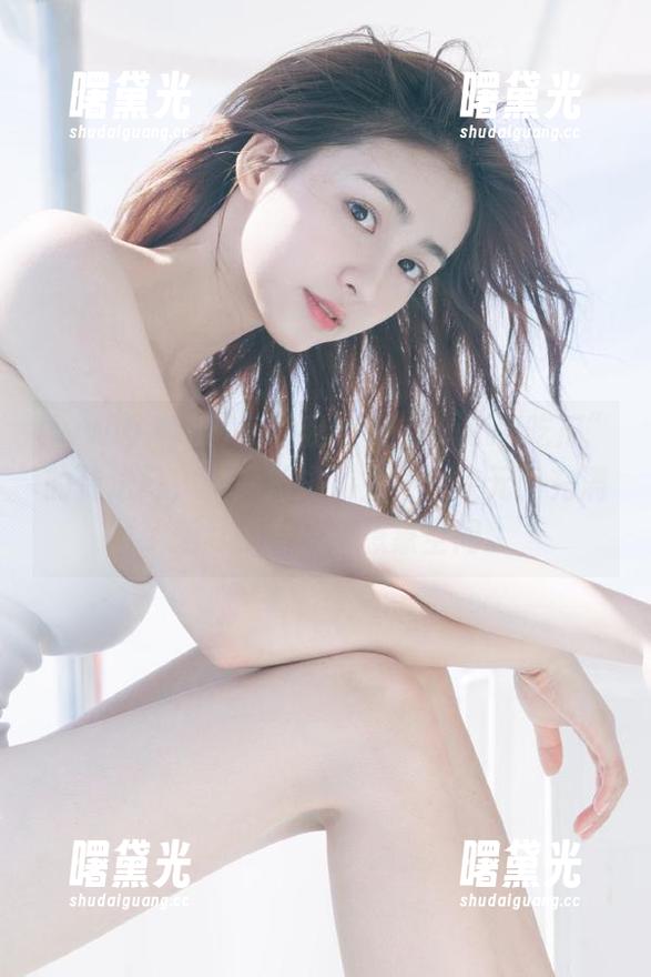 www.吃瓜 每当我踏入“www.吃瓜”的传送门,就像掉进了另一个次元,充满了无尽的悬念和想象空间。
