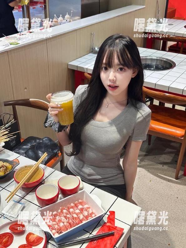 吃瓜网 吃瓜网揭示官网的反差:这里撕逼,那里谈恋爱!