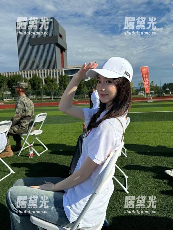 当我说要观看的时候，扒哥黑料网就像魔法一样让人停不下来。