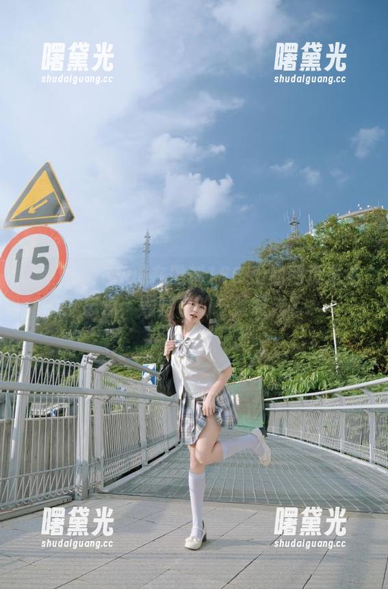 在黑料166su的网页流连忘返，黑暗中的一丝微光？