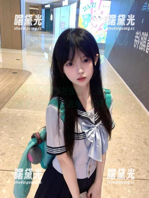 “黑料社在线”，就像是离不开的那个网址，让我每天都想冲进去。