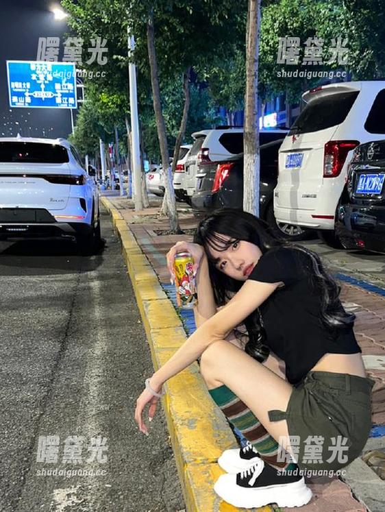 黑料社 在黑料社APP上,在线解锁各路奇葩瓜,让你的心情有点甜~