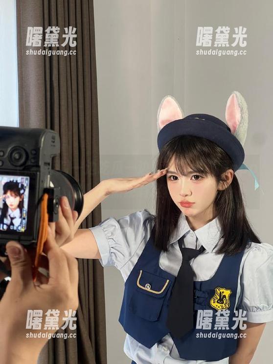 一边吃瓜一边游荡在黑料网app上，哇！居然还有这种操作？？
